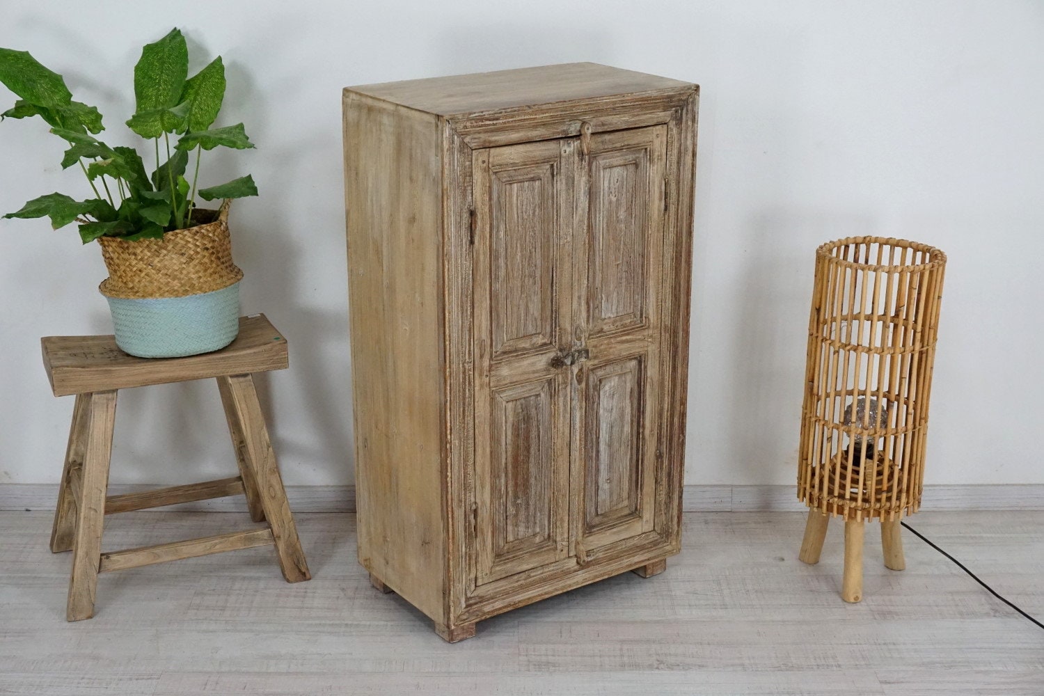 Kleiner Schrank Vintage