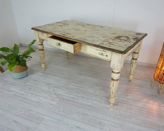 ausdrucksstarker Vintage Esstisch, Schreibtisch in Shabby-Chic-creme, von Antik-Lux-Münster