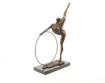 traumhafte Bronzefigur Hoop-Tänzerin nach Cesaro, auf Marmorsockel, Skulptur 7,8 Kg schwer.