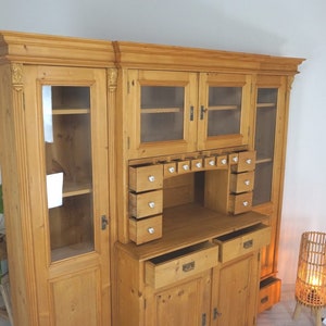 großes Jugendstil Buffet in Weichholz, Landhaus-Vitrine-Küchenschrank image 4