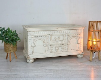 schöne restaurierte Gründerzeit Truhe von 1890 in Shabby-Chic-Cremeweiß