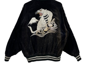 Vintage 1960s Sukajan Dragon Embroidery Velvet Souviner Vintage 1960s Sukajan Dragon Embroidery Velvet Souviner
