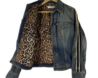 Auténtica chaqueta vaquera Dolce & Gabbana con forro de leopardo. Fabricada en Italia. Talla 44.