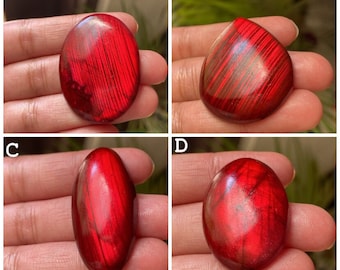 Pietre preziose cabochon di labradorite trattata rossa con retro piatto, lucidate, immagini alla luce solare naturale