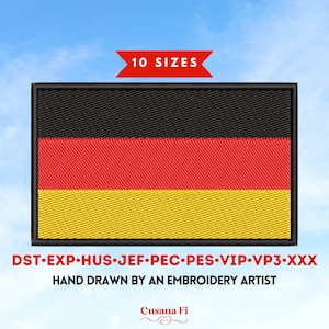 Könnte beinhalten: Ein gestickter Patch mit der deutschen Flagge in Schwarz, Rot und Gelb. Der Patch ist mit einem schwarzen Rand versehen. Der Text "10 SIZES" befindet sich über dem Patch. Der Text "DST-EXP-HUS-JEF-PEC-PES-VIP-VP3-XXX" und "HAND DRAWN BY AN EMBROIDERY ARTIST" befinden sich unter dem Patch. Der Text "Cusana Fi" befindet sich am unteren Rand des Bildes.