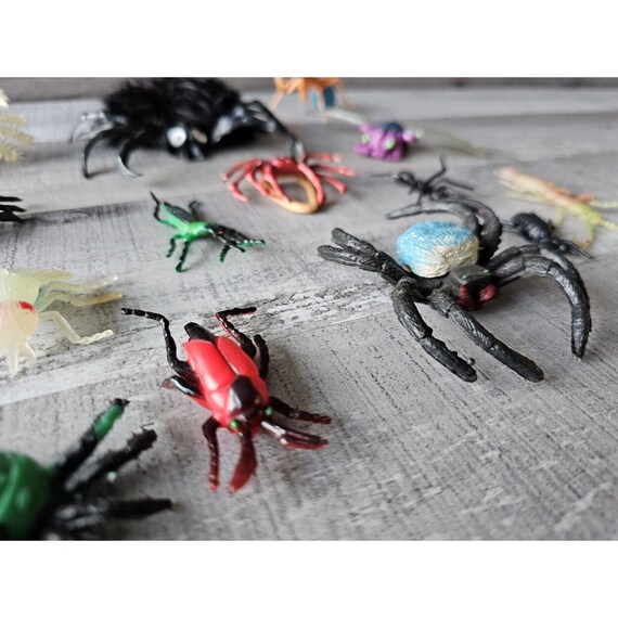 Lot of 16 Vintage 1980s/1990s Bugs Spiders Halloween Gross