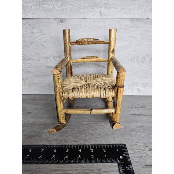 人形のヴィンテージロッキングチェア 9インチ x 9インチ x 7インチ