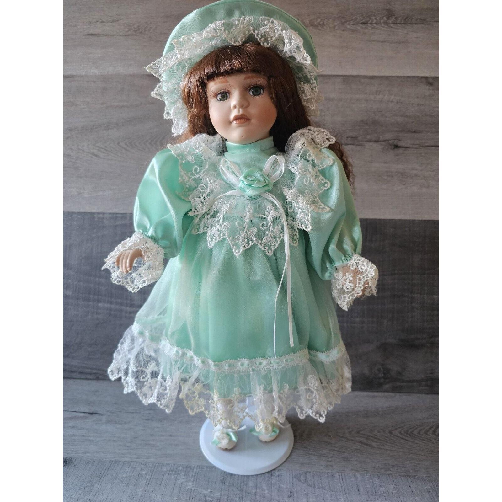 Antique & Fashion Doll 緑色 レースドレス Vtg Porcelain Doll the Collectors Choice Dandee Brown Hair Mint