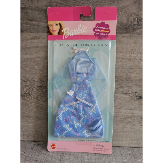 Barbie Fashion-Set mit Puppe, Kleiderschrank und Lounge-Möbeln