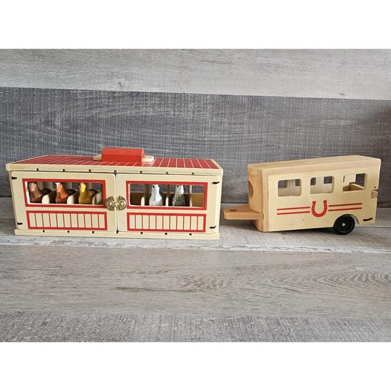 Take-along Show-horse Stable With Wooden Pony Trailer Ponies