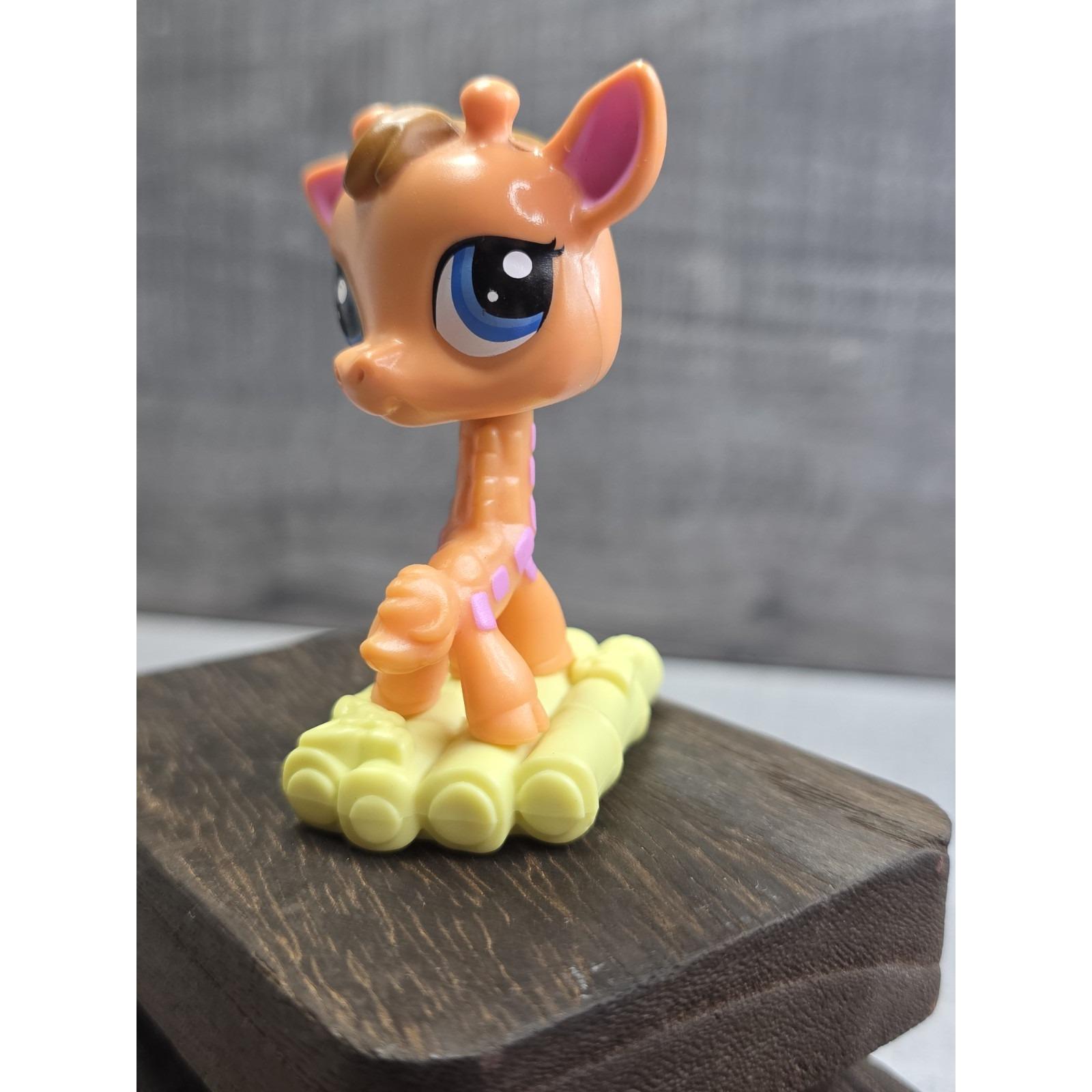 2010 Littlest Pet Shop, LPS Orange Pink Giraffe Bobblehead on Raft