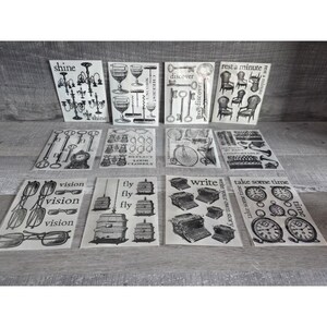 Könnte beinhalten: Eine Sammlung von Vintage-Papier-Ephemera in Schwarz und Weiß. Designs umfassen Kronleuchter, Weingläser, Schlüssel, Stühle, Uhren, Brillen, Vogelkäfige, Schreibmaschinen und Uhren. Text enthält "shine", "uncork", "cheers", "discover", "vision", "fly", "write" und "take some time".