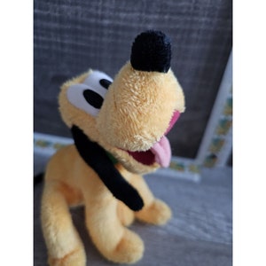 Juguete de peluche para perro de 6 pulgadas de Pluto de Disney Hoop Retail Store