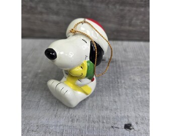 Vtg SNOOPY Hugging Woodstock 1972 Peanuts United Features Ceramic Ornament 127b
