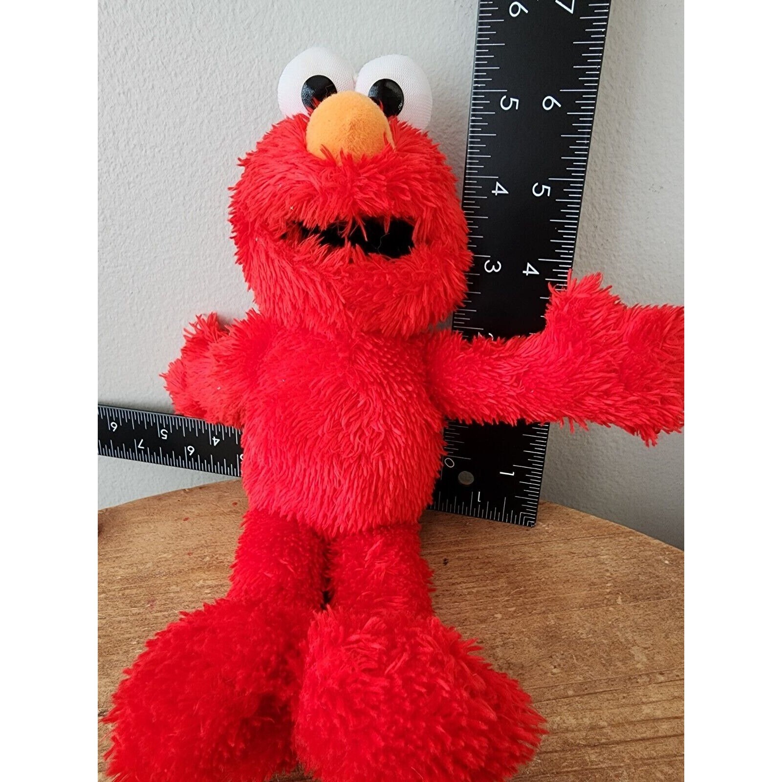 Sesame Street Love to Hug Elmo 14