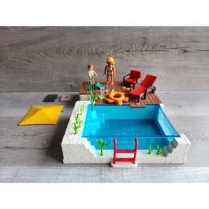 Playmobil Piscine avec terrasse, référence 5575, 19 pièces - Label Emmaüs