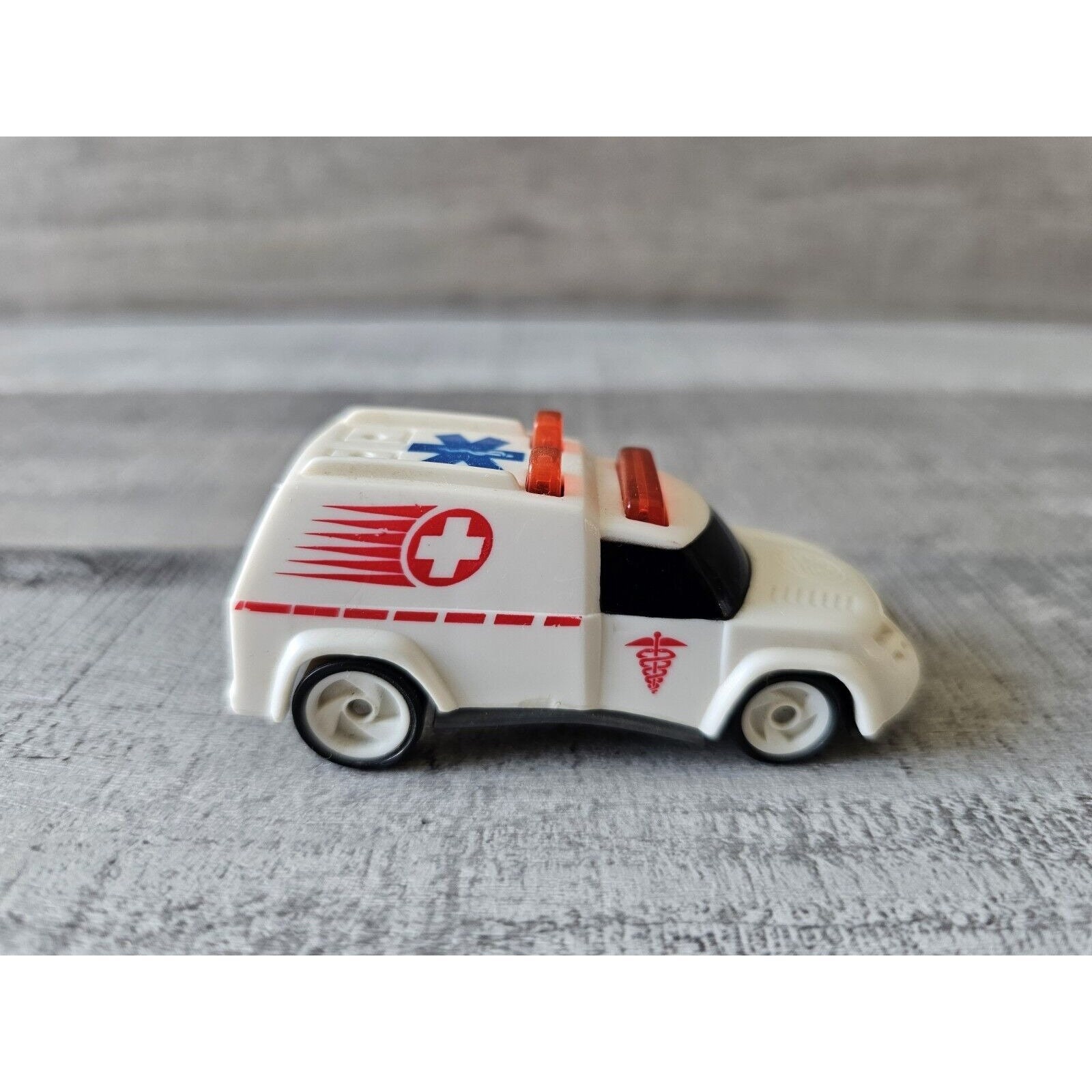Vintage 1994 Hot Wheels Mattel White Ambulance Toy Emergency