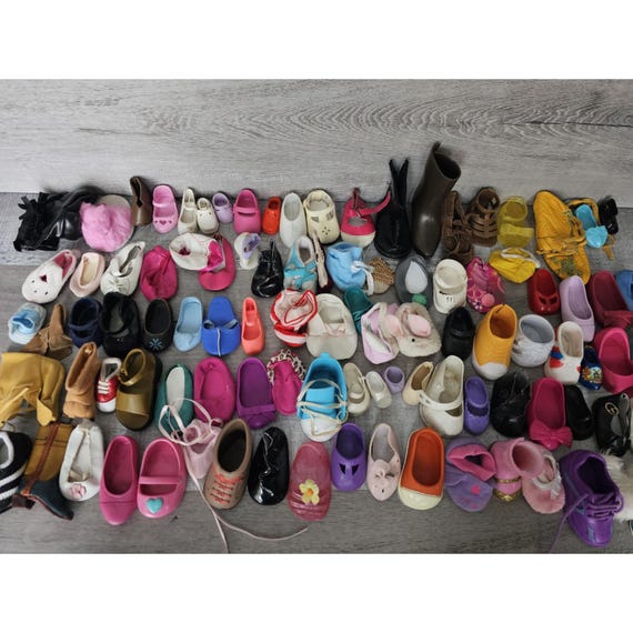 Lot De Jolies Paires De Chaussures Miniatures Pour Poupée Ancienne