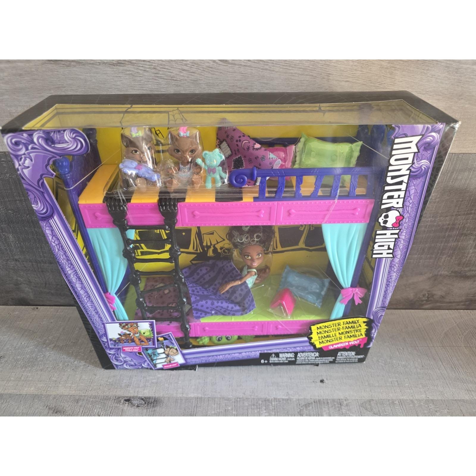 Monster High Family Clawdeen Bunk Bed Set Weredith Pawla Packlyn Dolls ...