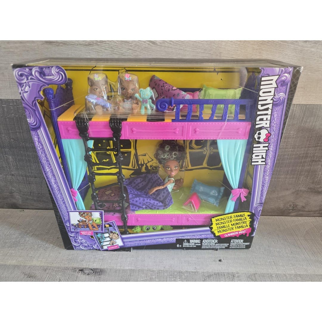 Monster High Family Clawdeen Bunk Bed Set Weredith Pawla Packlyn Dolls ...