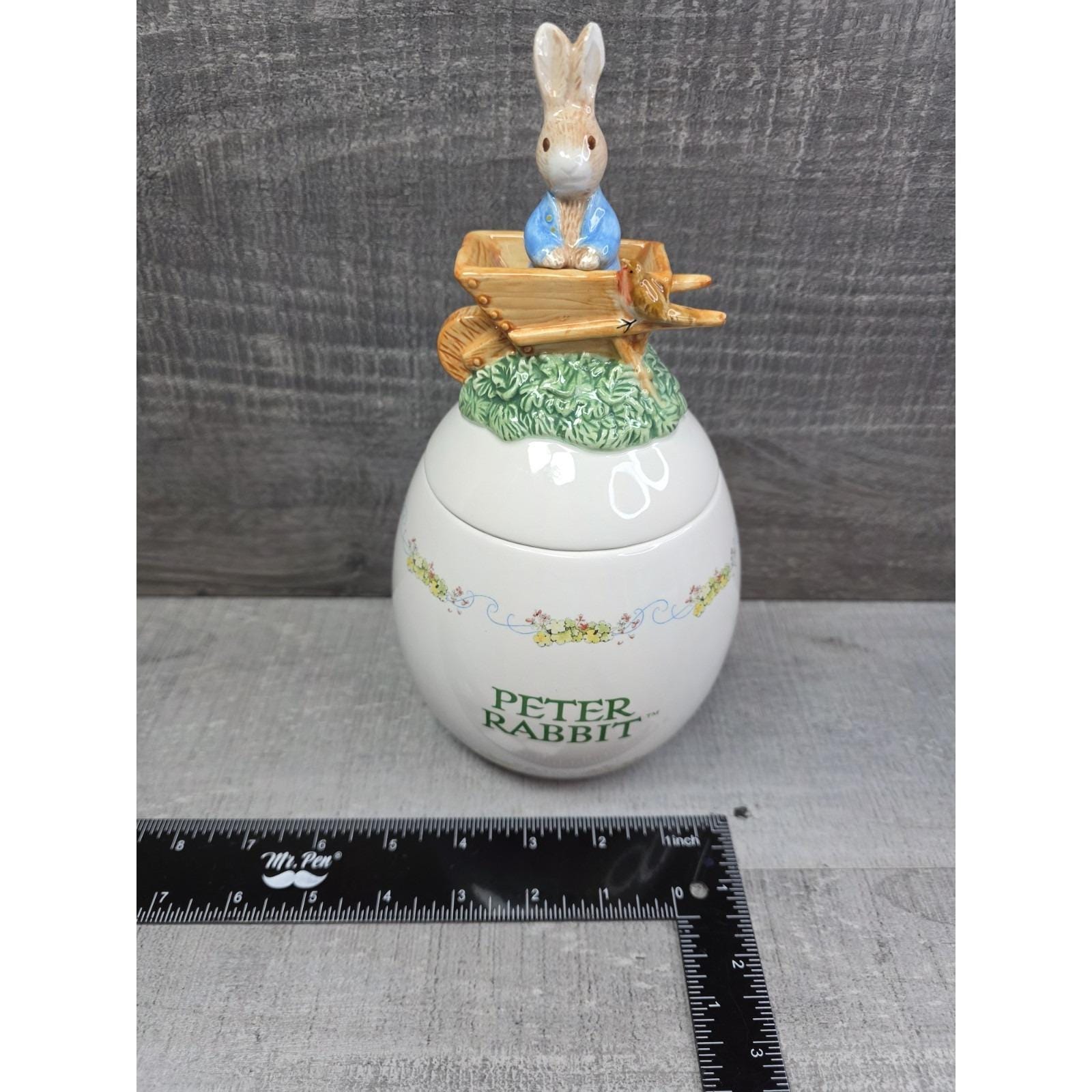 2003 Beatrix Potter Peter Rabbit Cookie Jar Egg Shaped FW & Co
