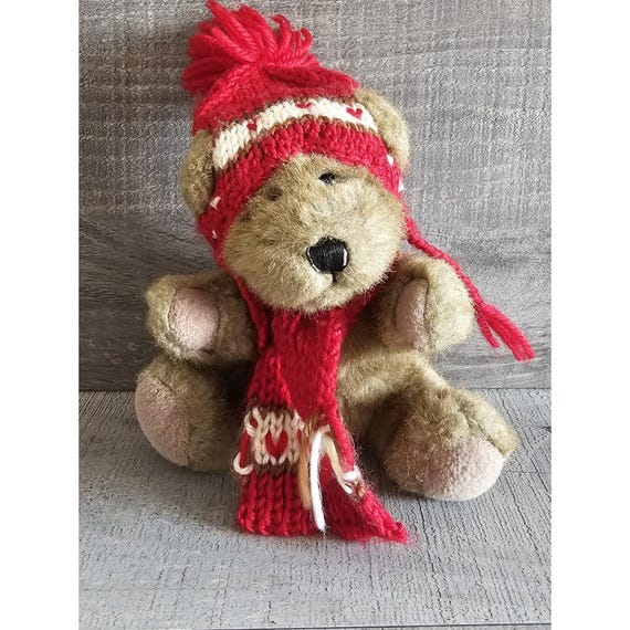 Oso de peluche marrón HugFun International con gorro y bufanda