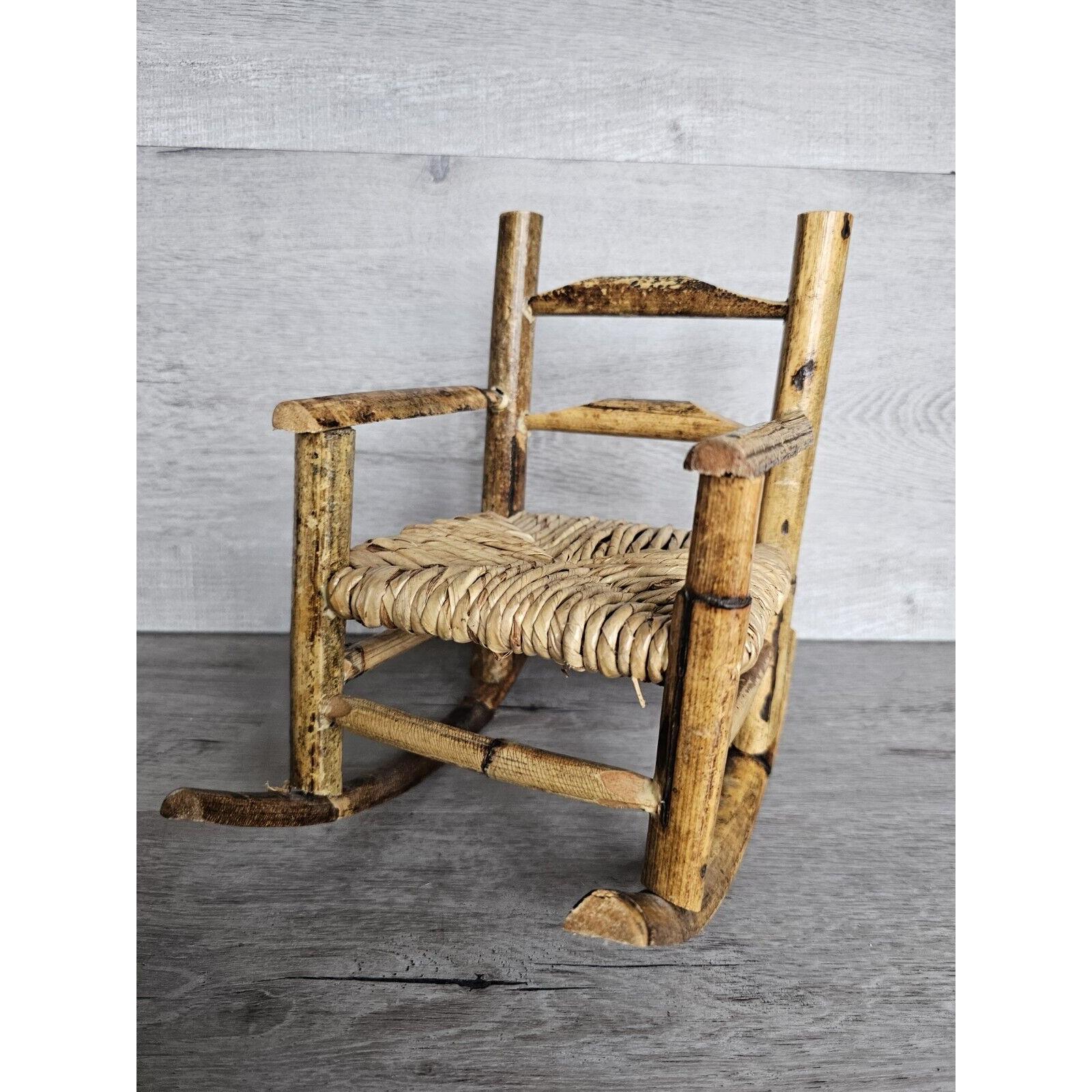 人形のヴィンテージロッキングチェア 9インチ x 9インチ x 7インチ