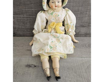 Poupée Vintage 61 Cm – Tête Porcelaine, Corps Tissu, Vêtements Fait Main