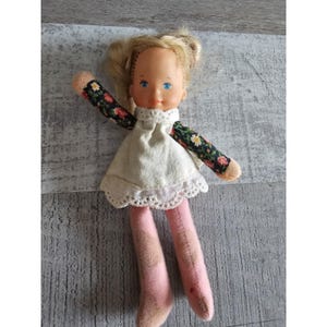 Vintage 1975 Mattel Honey Hill Bunch Doll Darlin Blonde Hair W White Dress #46