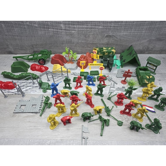 Vintage Lot of 80 Plastic Military Army Soldiers Figures Red