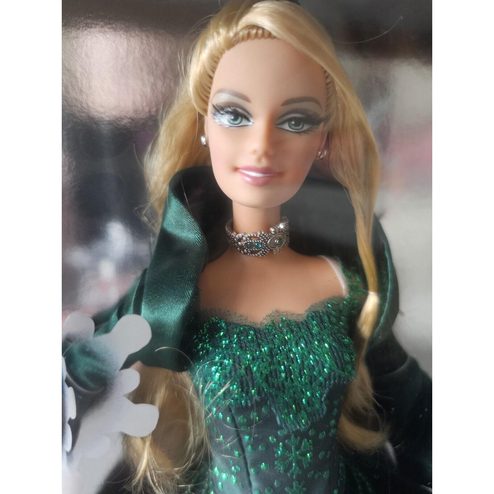 green emerald velvet dress 2004 Holiday Barbie (B5848)