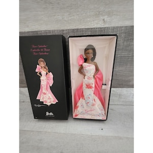 Muñeca afroamericana BARBIE 2010 Exclusiva de Avon Rose Splendor Mint en caja AA