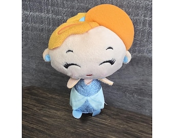 11日限定【美品】ディズニーストア　ぬいぐるみ（シンデレラ)&ドレス2着付き ディズニーストア シンデレラ ぬいぐるみ 青いドレス ブロンドヘア