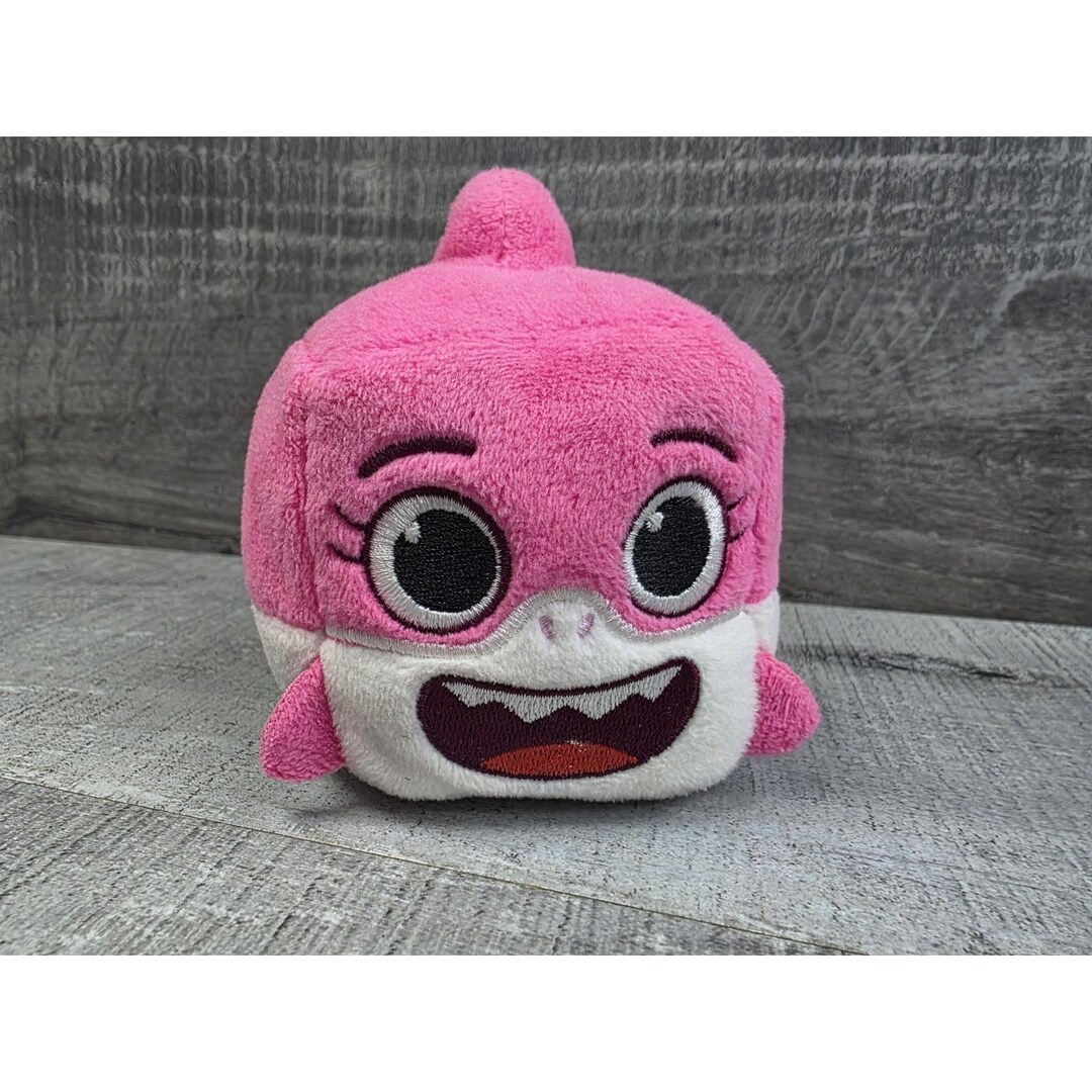 Pinkfong BABY SHARK Mommy Shark Cube Plush 3