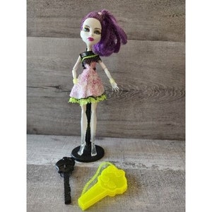 Muñeca Monster High Ghoul Sport Spectra Vondergeist Mattel