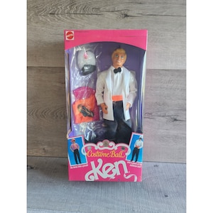 Vintage Barbie Costume Ball Ken Doll 1990 Mattel #7154 Pirate Genie New!