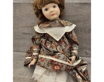 ヴィンテージのフランス製磁器人形、ビクトリア朝の女性の置物、彼女へ