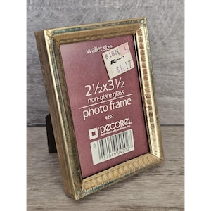 Vintage Picture Frame 2.5" x 3.5" Gold Toned Metal Brass Table Decor 206a