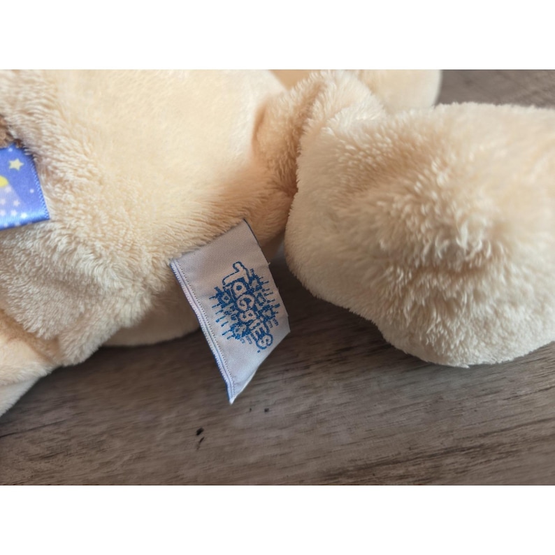 Puede incluir: Un juego de tres tazas de cer&aacute;mica con un acabado moteado y mate. Las tazas son de color crema, gris claro y gris oscuro. Cada taza tiene un dise&ntilde;o simple y minimalista.