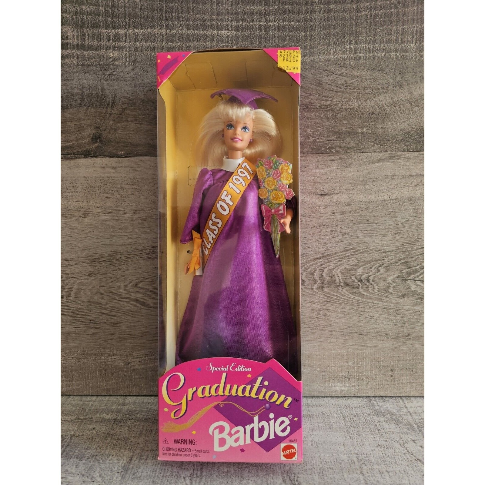 Remise des diplômes Promotion 1997 Poupée Barbie 16487 NRFB