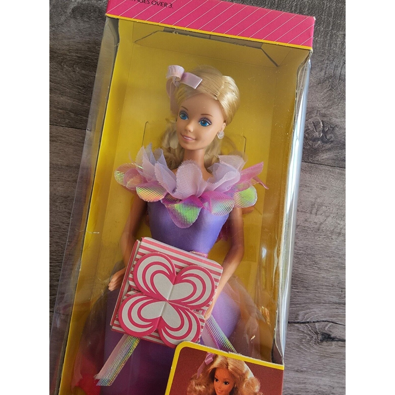Gift giving barbie 1985 hotsell