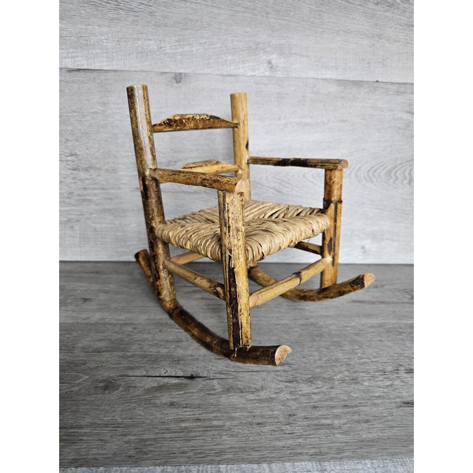 人形のヴィンテージロッキングチェア 9インチ x 9インチ x 7インチ