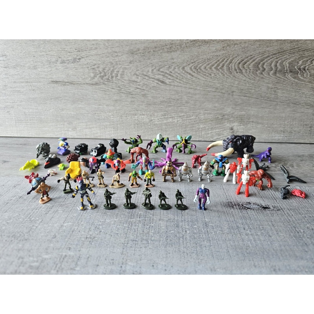 Vtg Fistful of Aliens Lot of 50 Micro Mini Figures