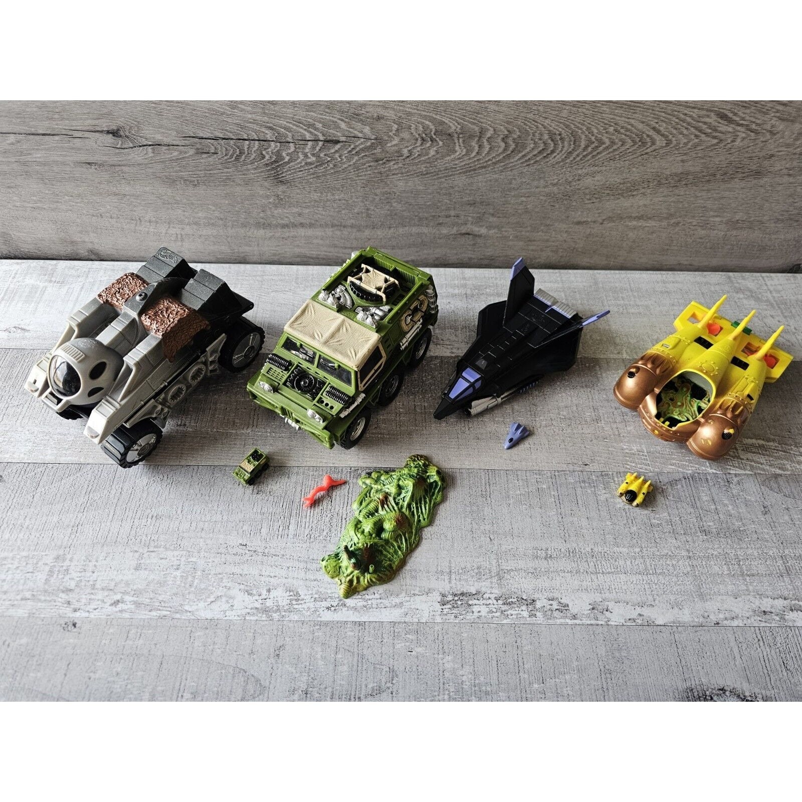 1994 Mattel Hot Wheels Adventures Red Reef Raider + HWA Mighty Max