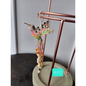 Portachiavi con colibrì con perline Huichol, uccello di arte popolare messicana da 6 pollici, acchiappasole A23