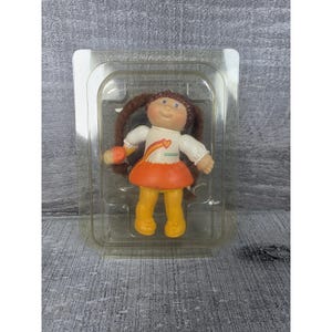 Bambola vintage Cabbage Patch Kids del 1983, mini snodabile, con vestito a cuore arcobaleno, 2,5 pollici b33