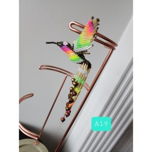Portachiavi con colibrì con perline Huichol, uccello di arte popolare messicana da 6 pollici, acchiappasole A19