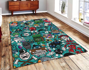 Op de afbeelding: Een rechthoekig turquoise tapijt met een herhaald patroon van cartoonafbeeldingen en tekst. Het ontwerp bevat verschillende karakters, objecten en zinnen, zoals een tand met een bril, een horloge en de tekst "Read Everything Accomplish Nothing".
