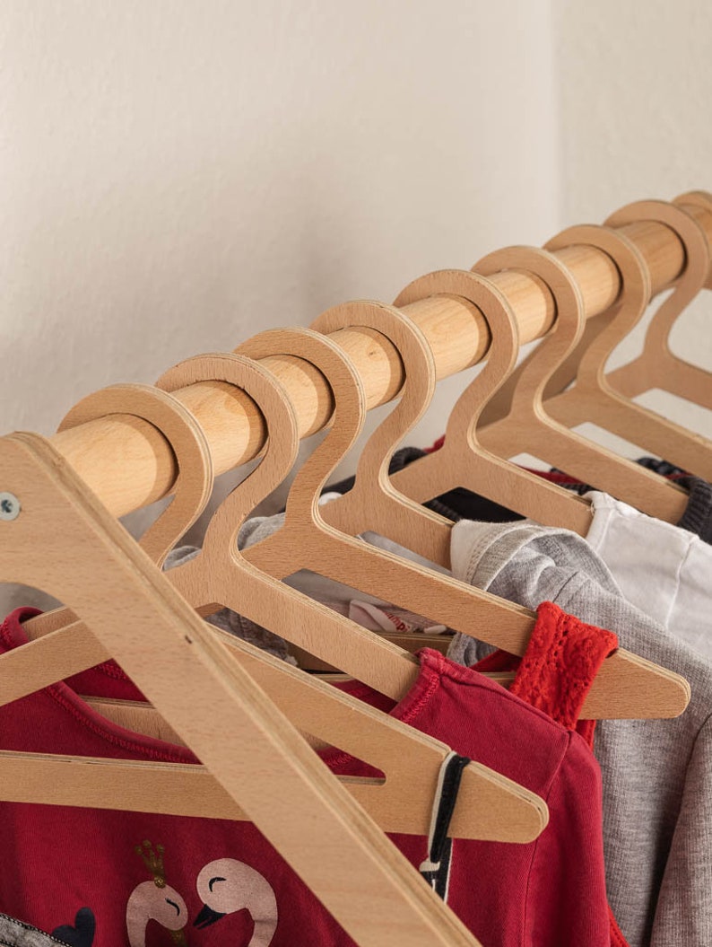 Armoire pour enfants avec portant et commode en ensemble ou individuellement. Armoire Montessori pour que les enfants apprennent de manière autonome image 6