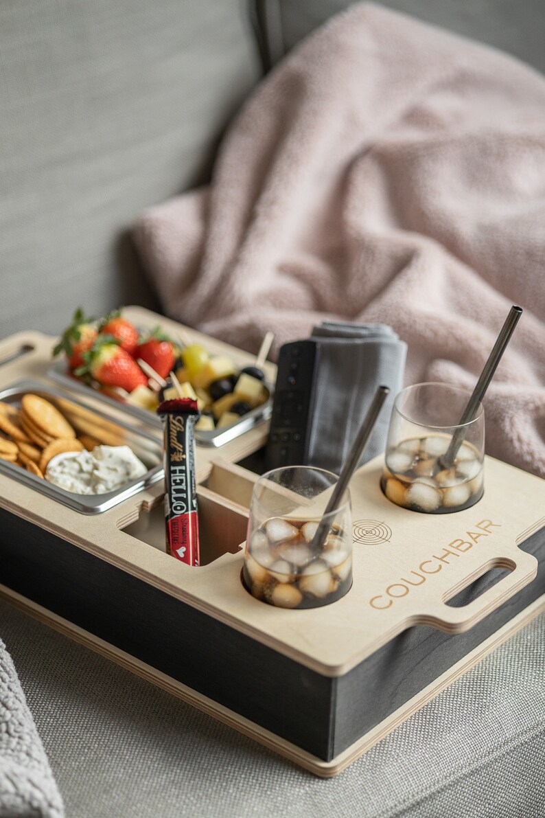 Inexterior Couchbar Couchbutler Snackbar für einen gemütlichen Sofa Abend mit Chips, Snacks und Getränken oder als Geschenk Schwarz